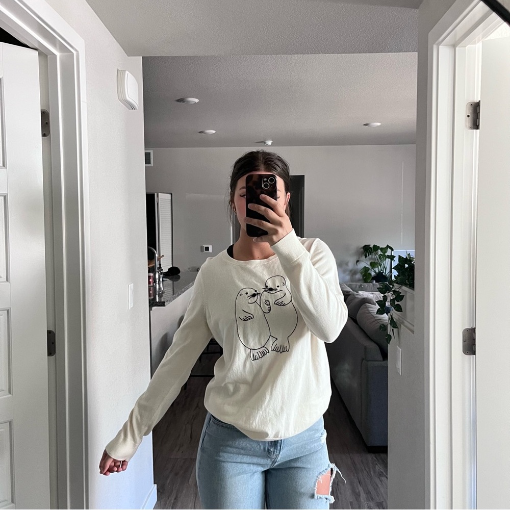 Women's Cream Sweater with Black Seal/Otter Design
